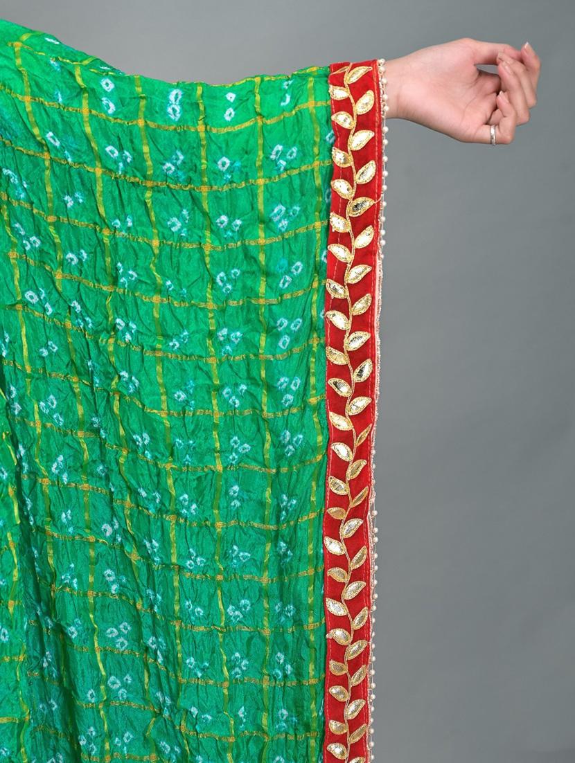 green crinkled bandhani print lace border dupatta - 18906969 - Standard Image - 4