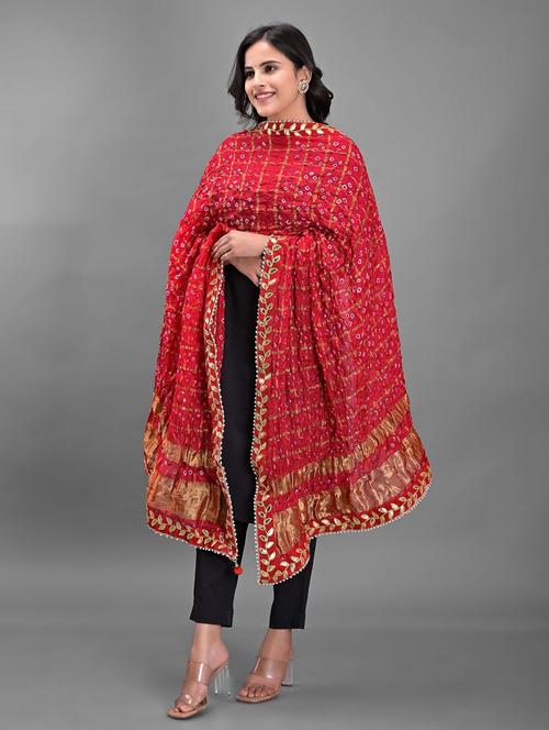 red self design bandhani dupatta - 18906973 - Standard Image - 0