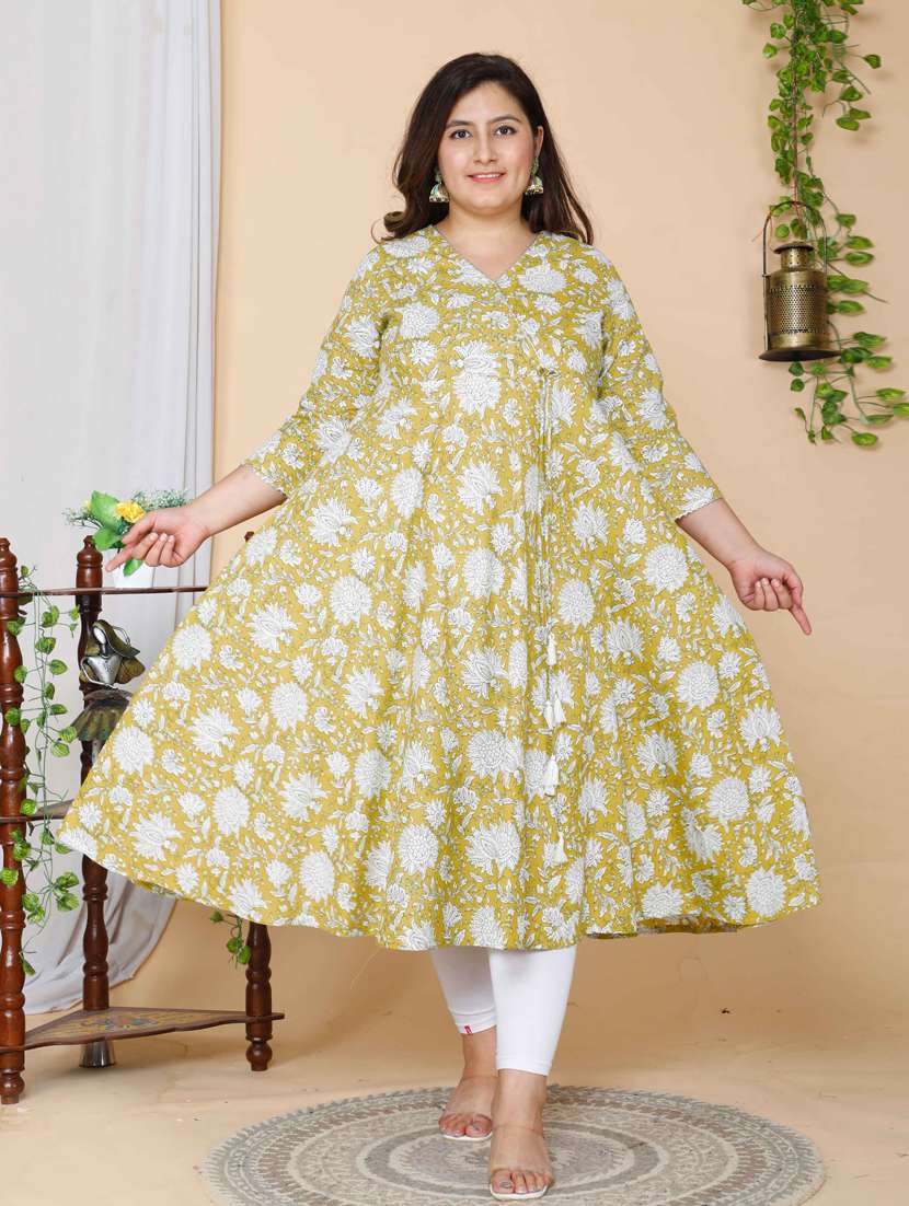 women three quarter sleeve kurta leggings with dupatta set