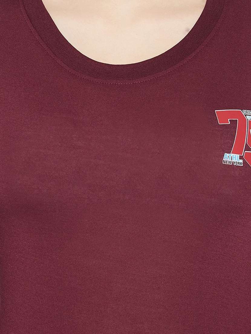 maroon coloured printed regular tee - 19082372 - Standard Image - 4