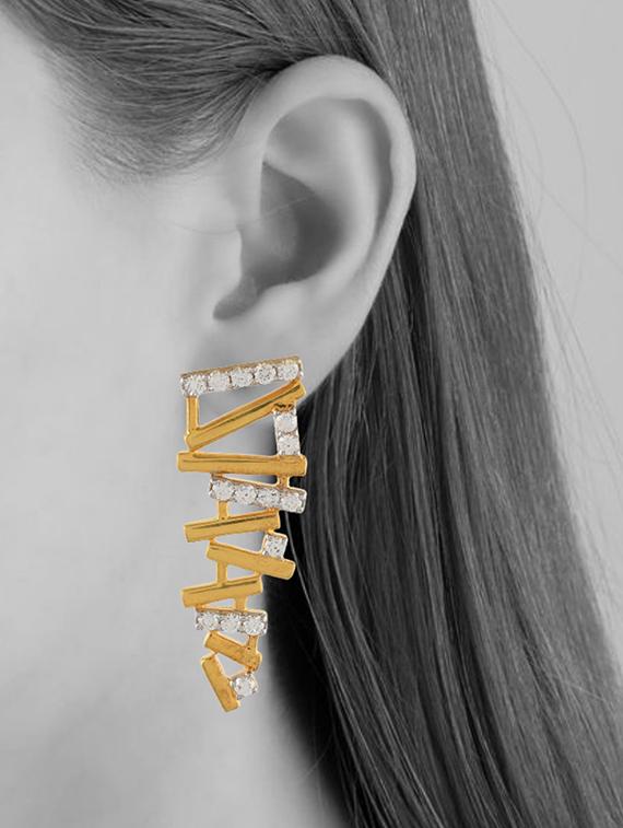 gold metal drop earring - 19085309 - Standard Image - 4