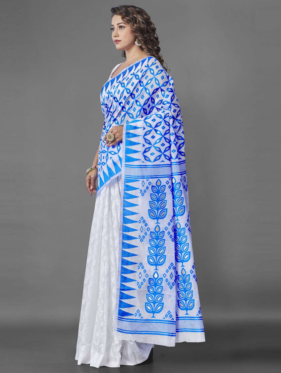women's floral white colored saree - 19109831 - Standard Image - 1