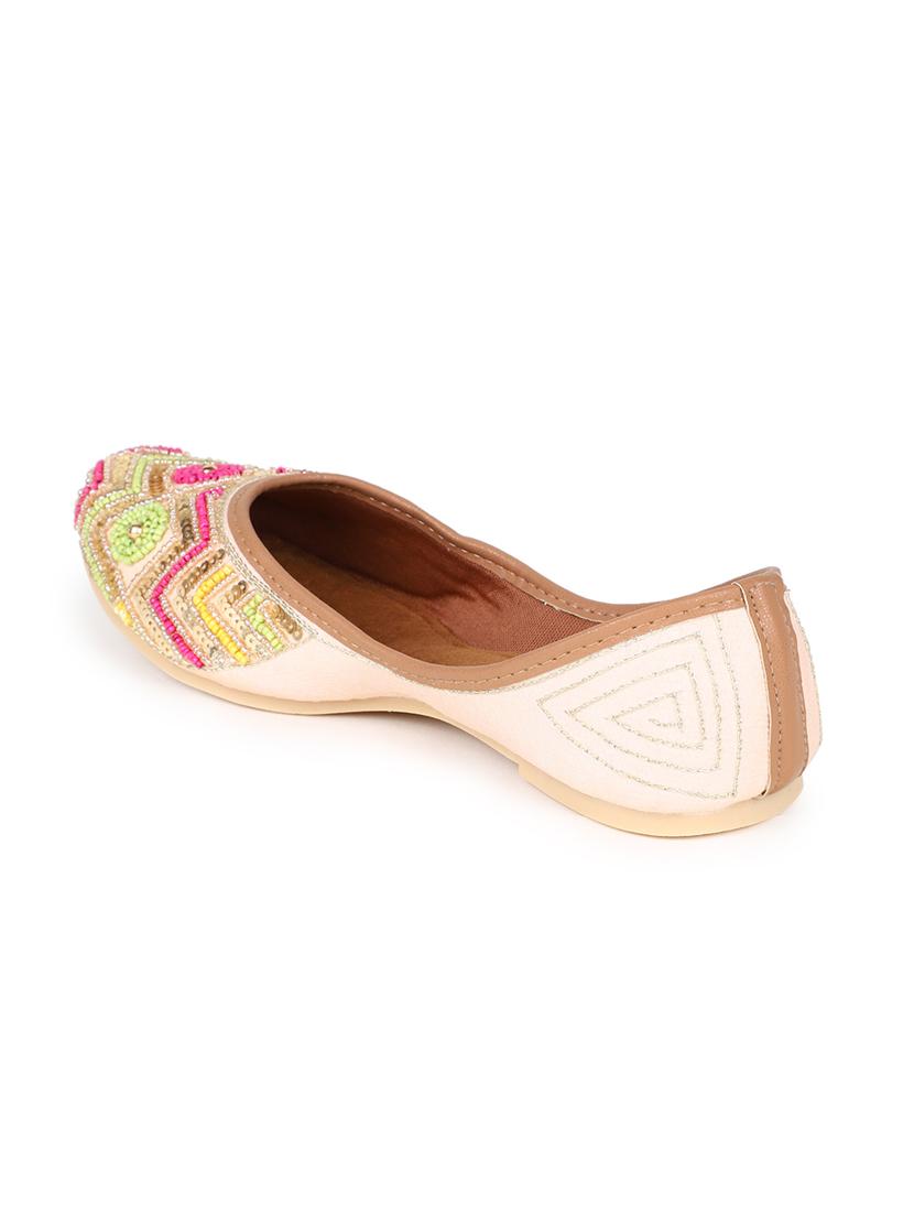 embellished jutis & mojaris - 19117276 - Standard Image - 4
