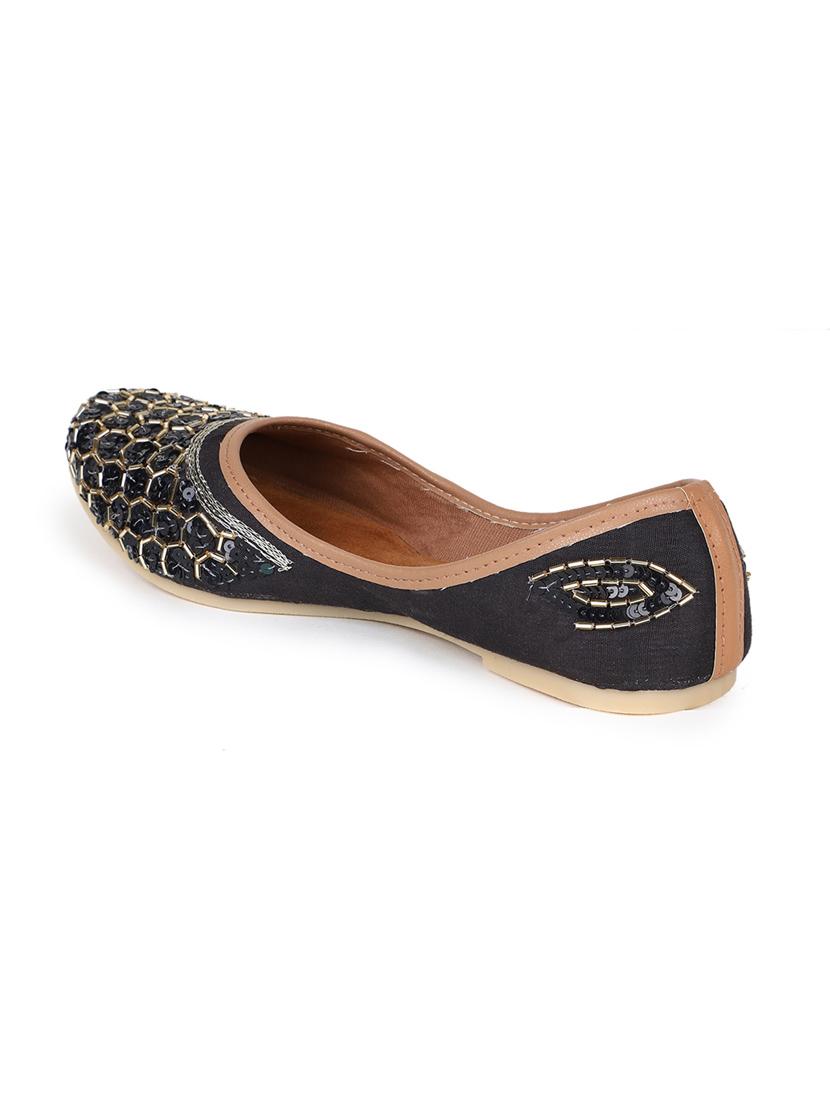 embellished jutis & mojaris - 19117281 - Standard Image - 4