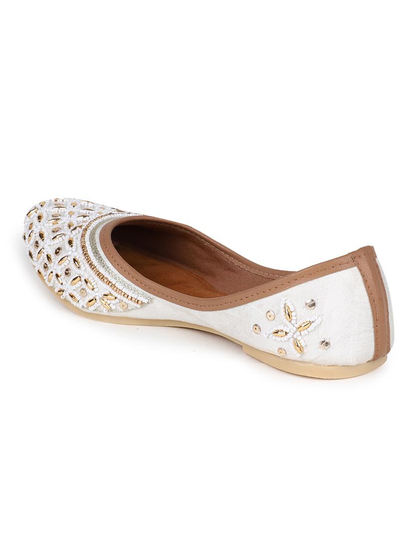 embellished jutis & mojaris - 19117296 - Standard Image - 4