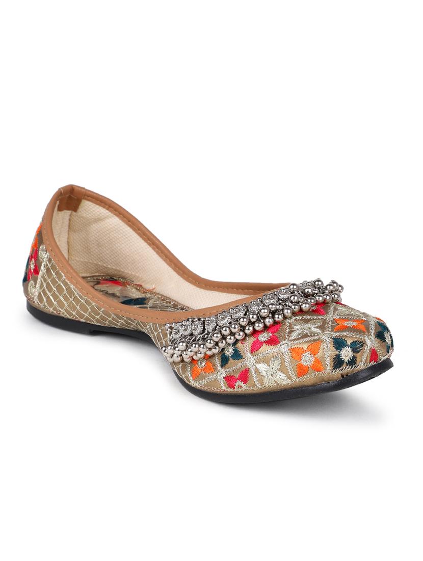embellished jutis & mojaris - 19117300 - Standard Image - 1
