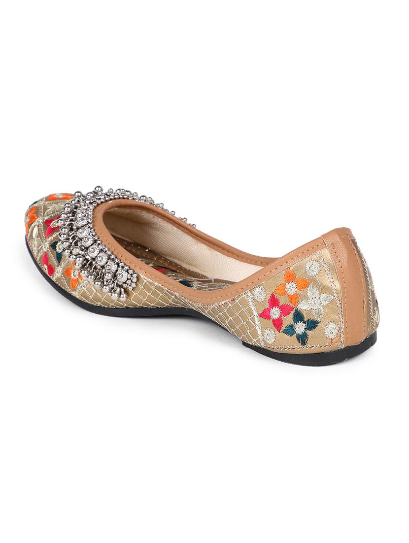 embellished jutis & mojaris - 19117300 - Standard Image - 4