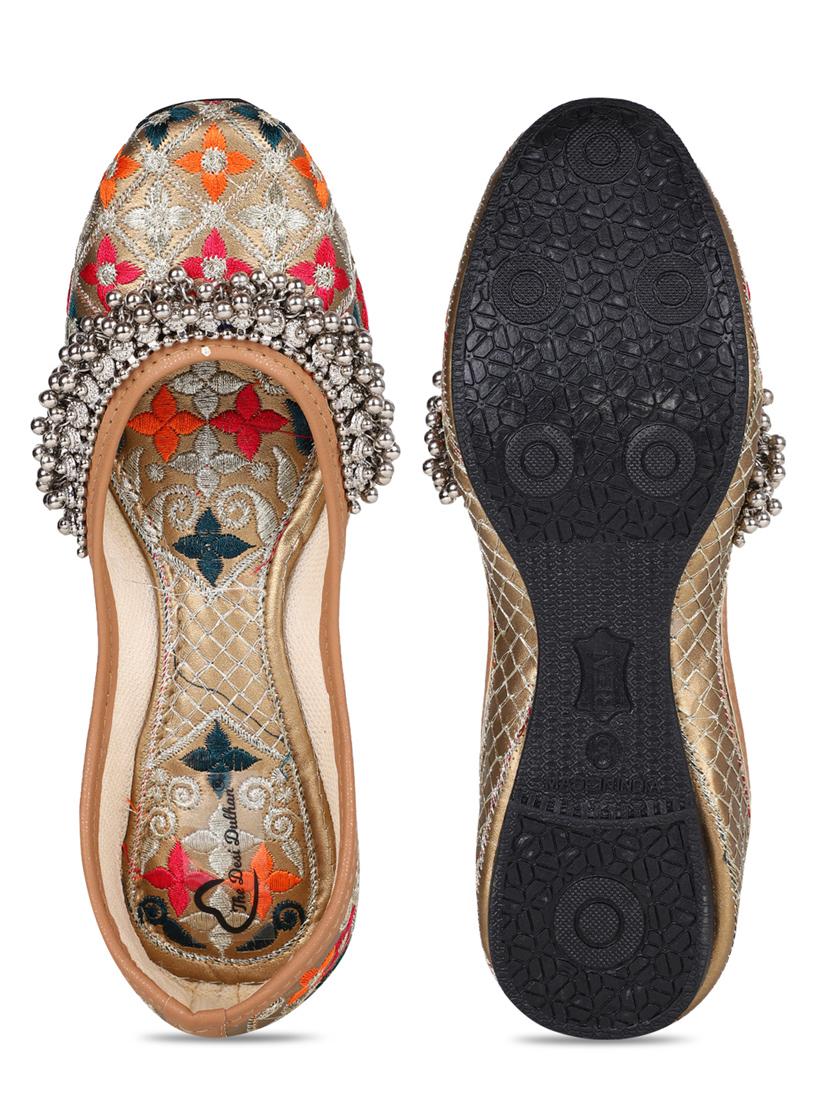 embellished jutis & mojaris - 19117300 - Standard Image - 6