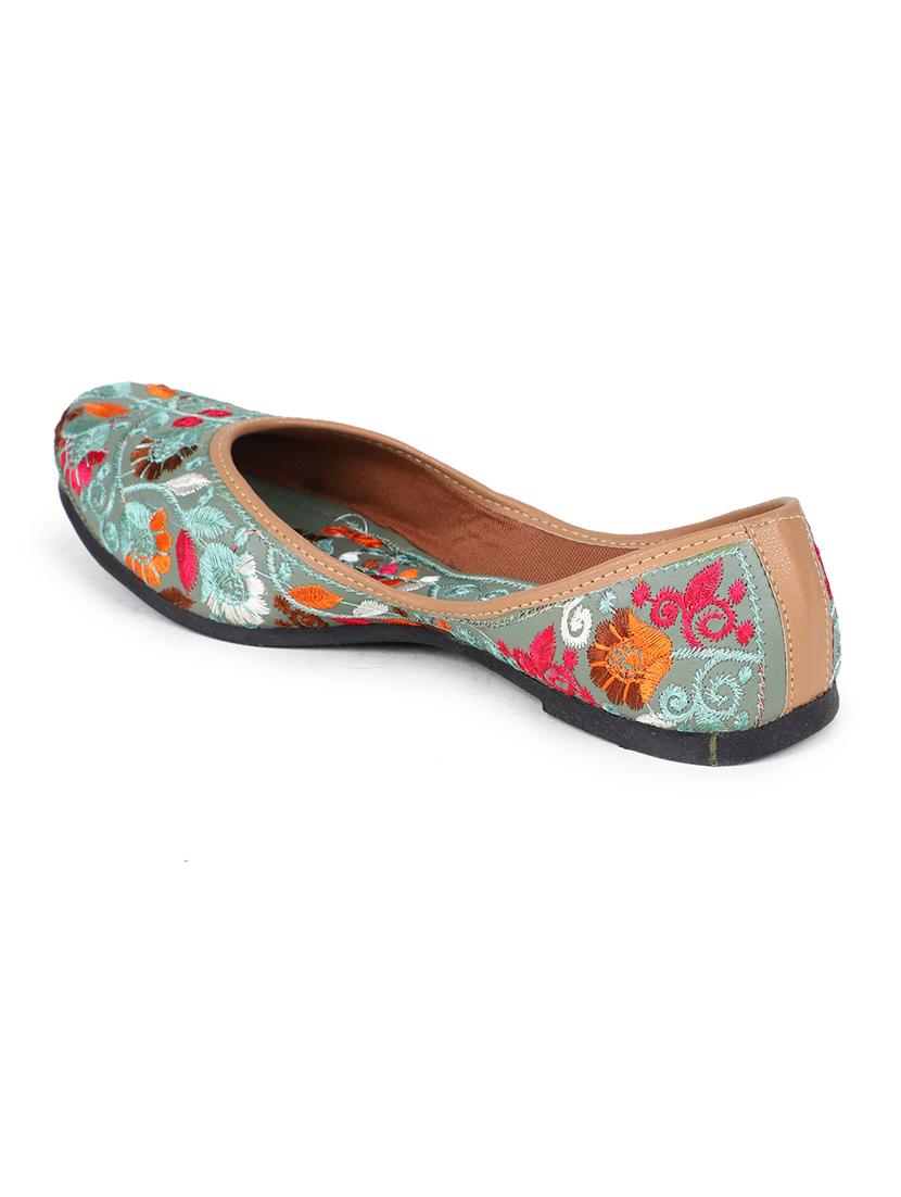 women embroided slip on mojari - 19117337 - Standard Image - 4