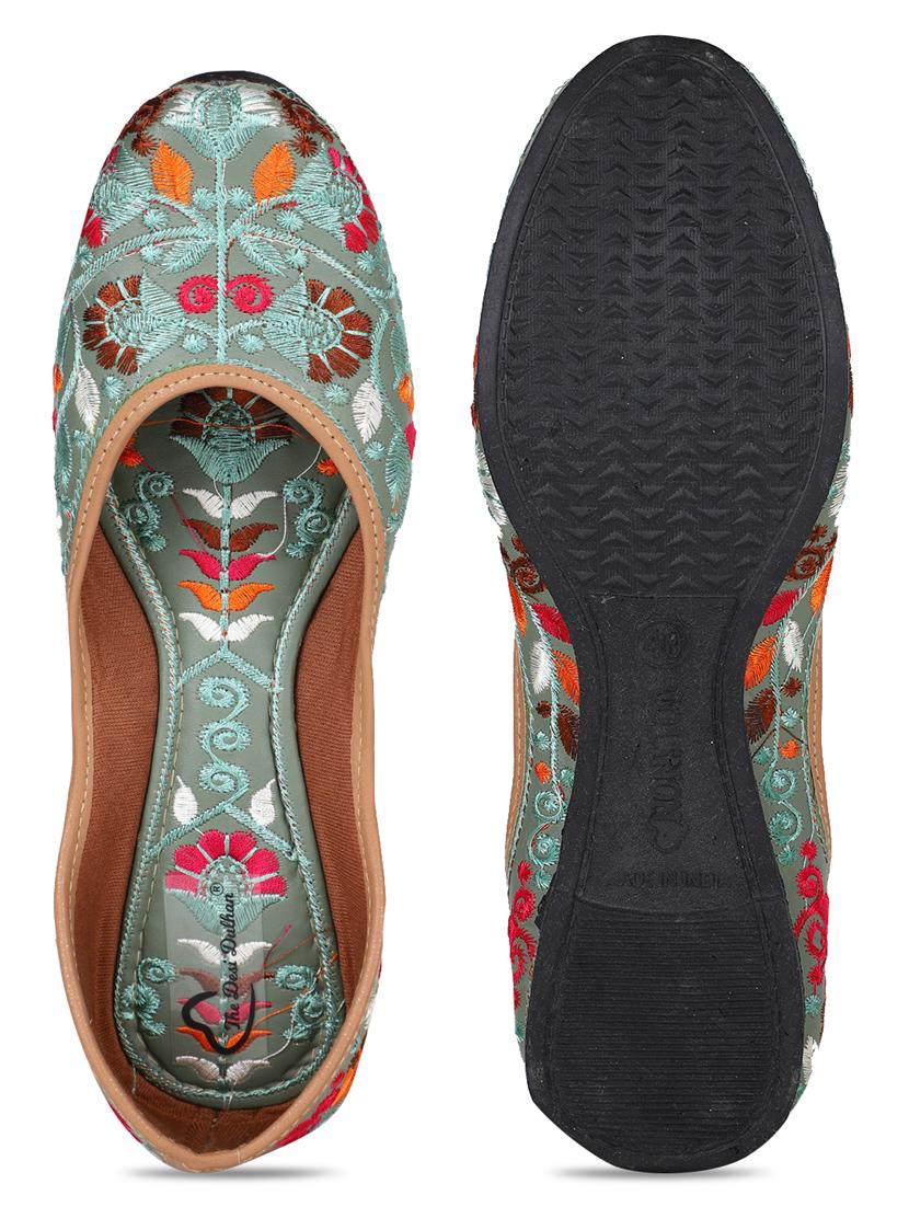 women embroided slip on mojari - 19117337 - Standard Image - 6