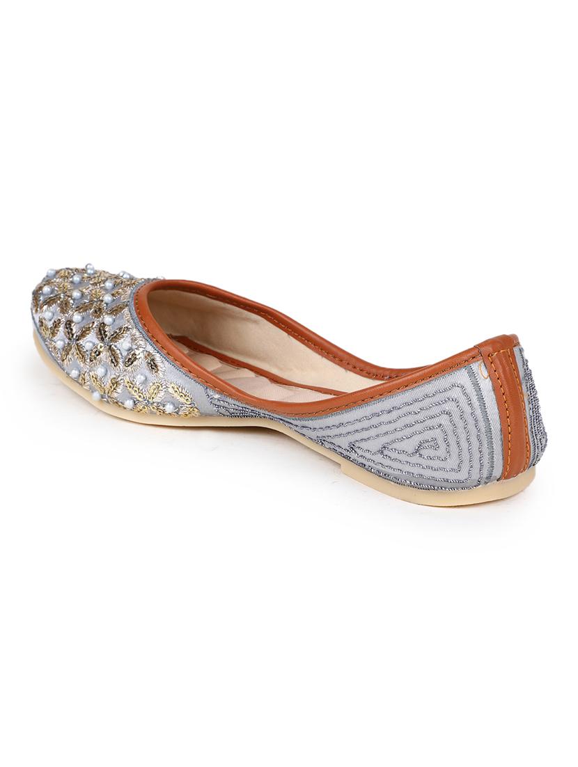 embellished jutis & mojaris - 19117361 - Standard Image - 4