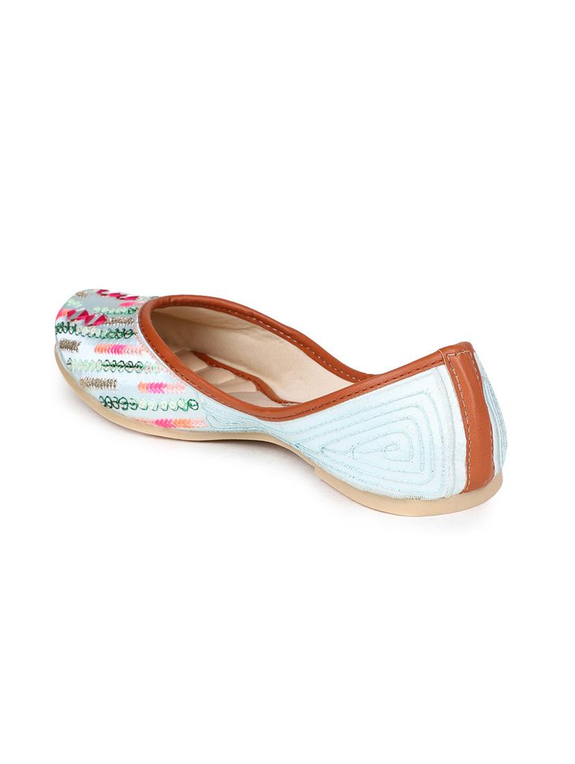 embellished jutis & mojaris - 19117403 - Standard Image - 4