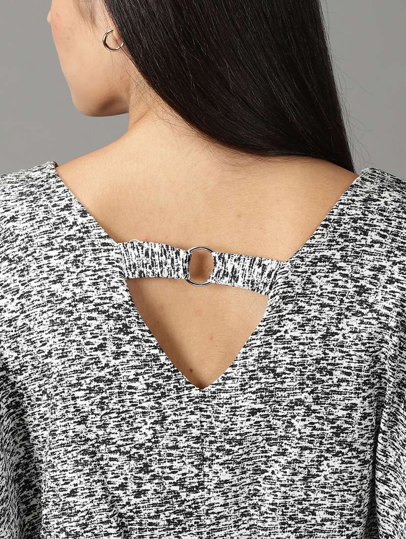 women's crop v neck top - 19159879 - Standard Image - 6