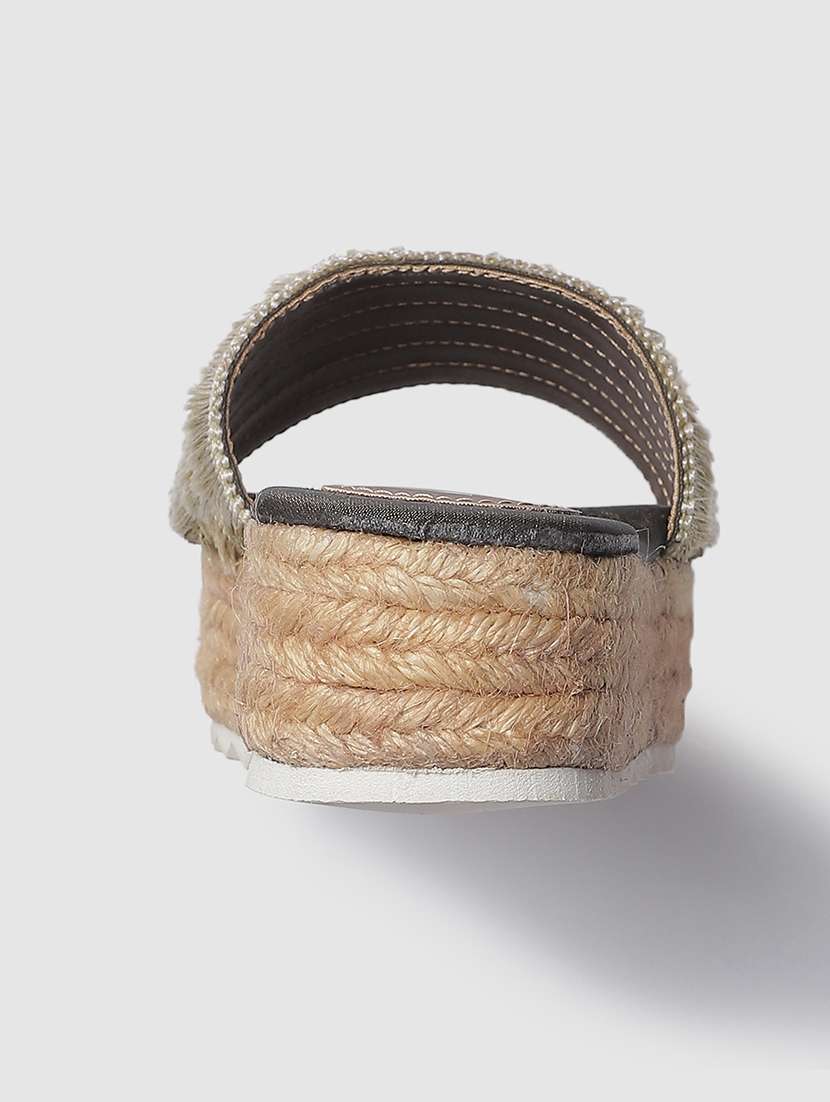 women green toe separator wedge - 19164289 -  Standard Image - 4