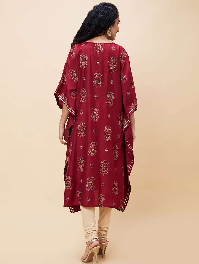 globus women maroon floral bandhani print embroidered yoke asymmetric hem kaftan kurta - 19172856 -  Standard Image - 4