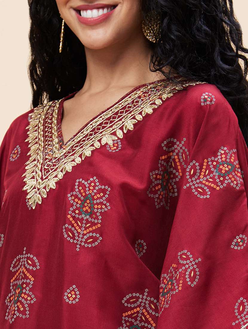 globus women maroon floral bandhani print embroidered yoke asymmetric hem kaftan kurta - 19172856 -  Standard Image - 6