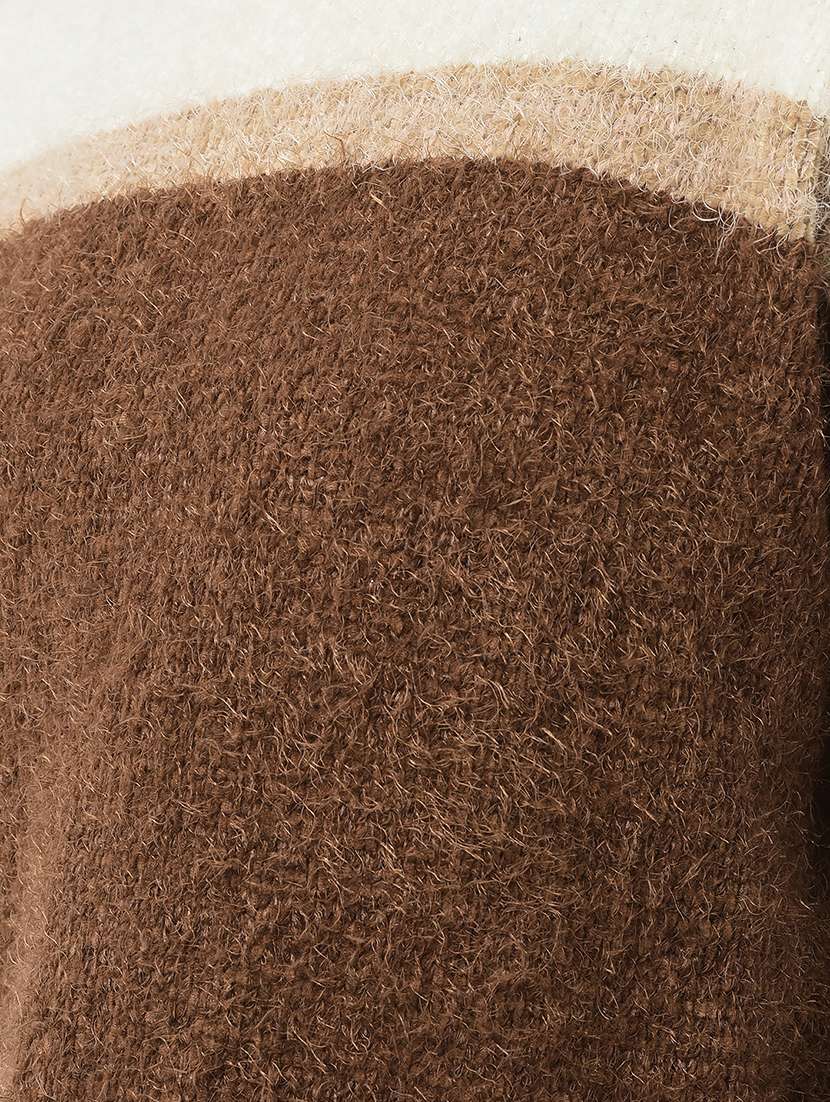 round neck color block pullover - 19196564 -  Standard Image - 4