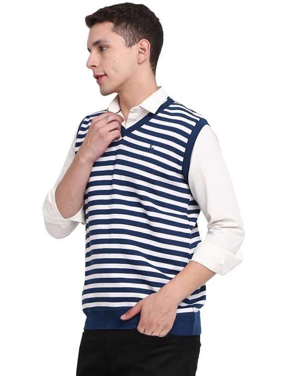 v-neck striped pullover - 19197604 -  Standard Image - 1