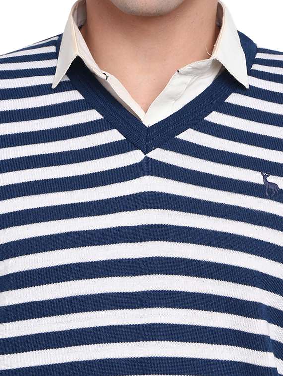 v-neck striped pullover - 19197604 -  Standard Image - 4