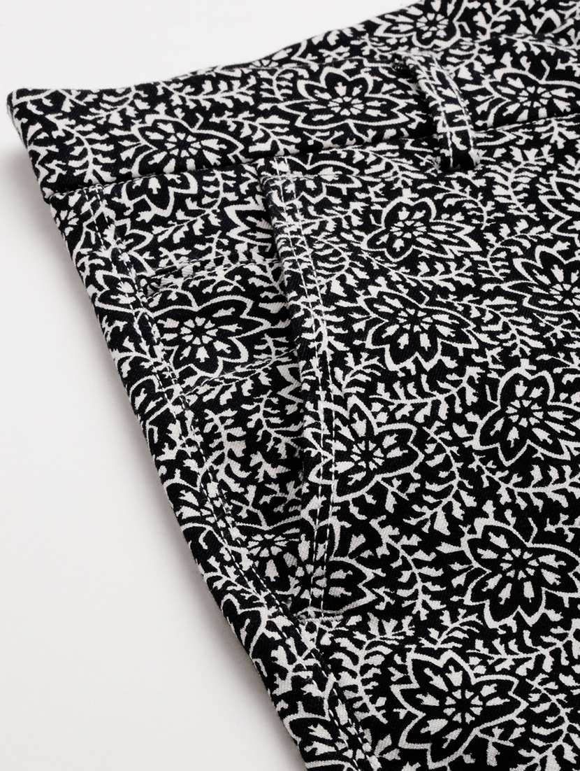 men black cotton short - 19207572 -  Standard Image - 4