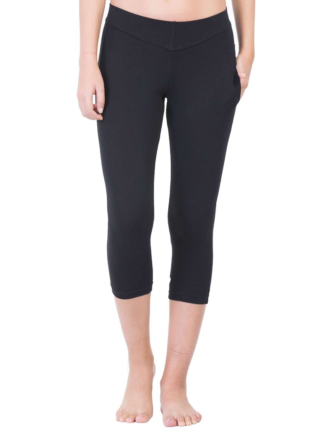 black solid capri