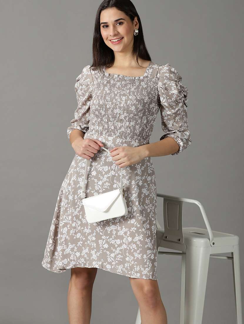 women's  floral dress - 19294536 -  Standard Image - 4
