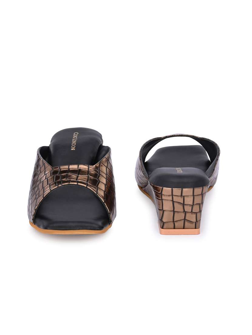 women slip on wedge heel - 19313867 -  Standard Image - 4