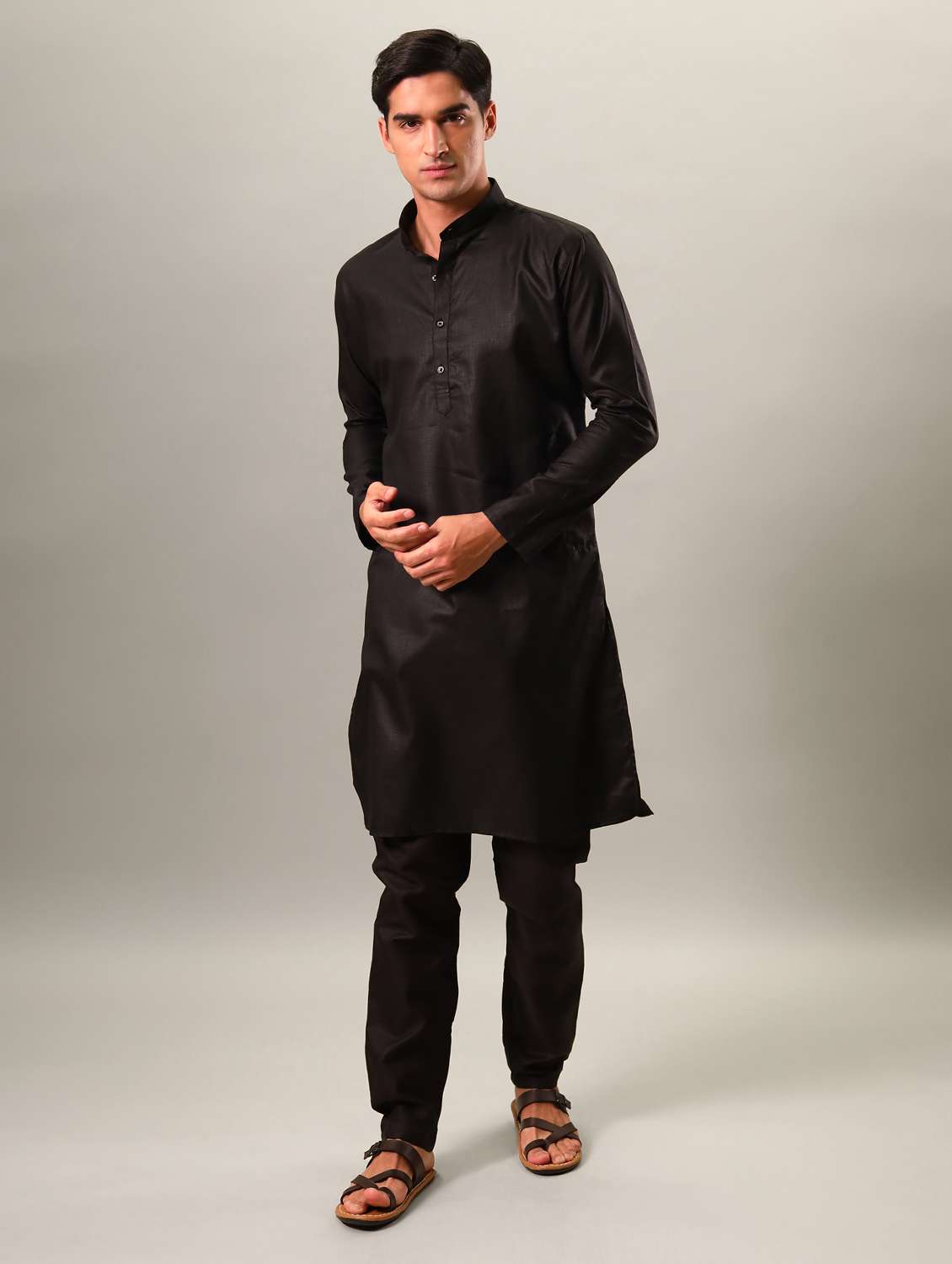 men mandarin neck solid kurta pyjama set 