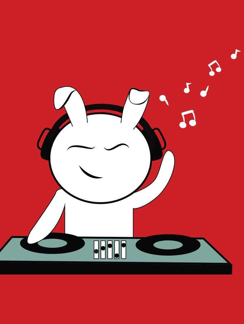 men round neck chest print sweatshirt - 19385721 -  Standard Image - 4