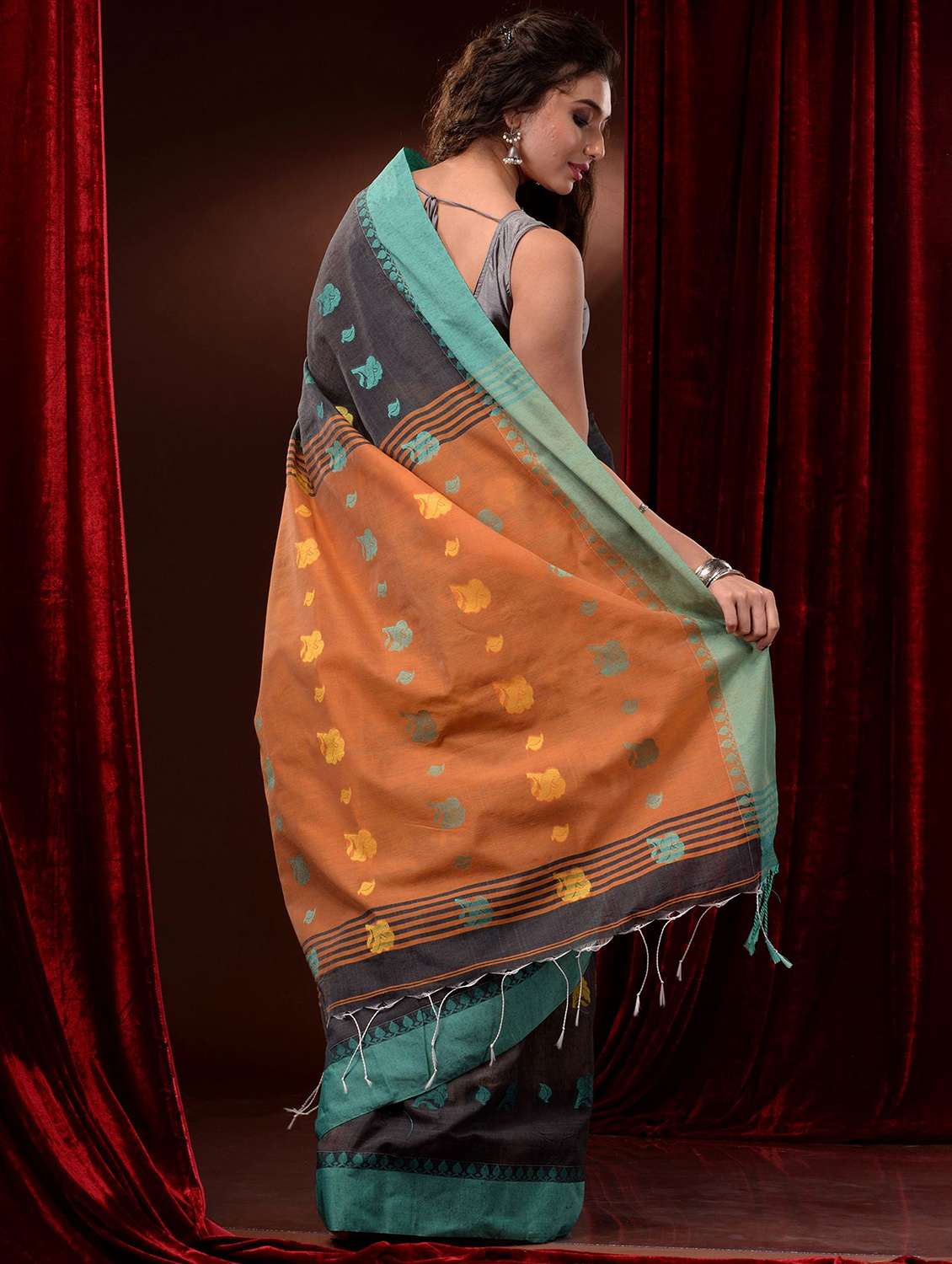 grey cotton handloom saree with blouse - 19417701 -  Standard Image - 1