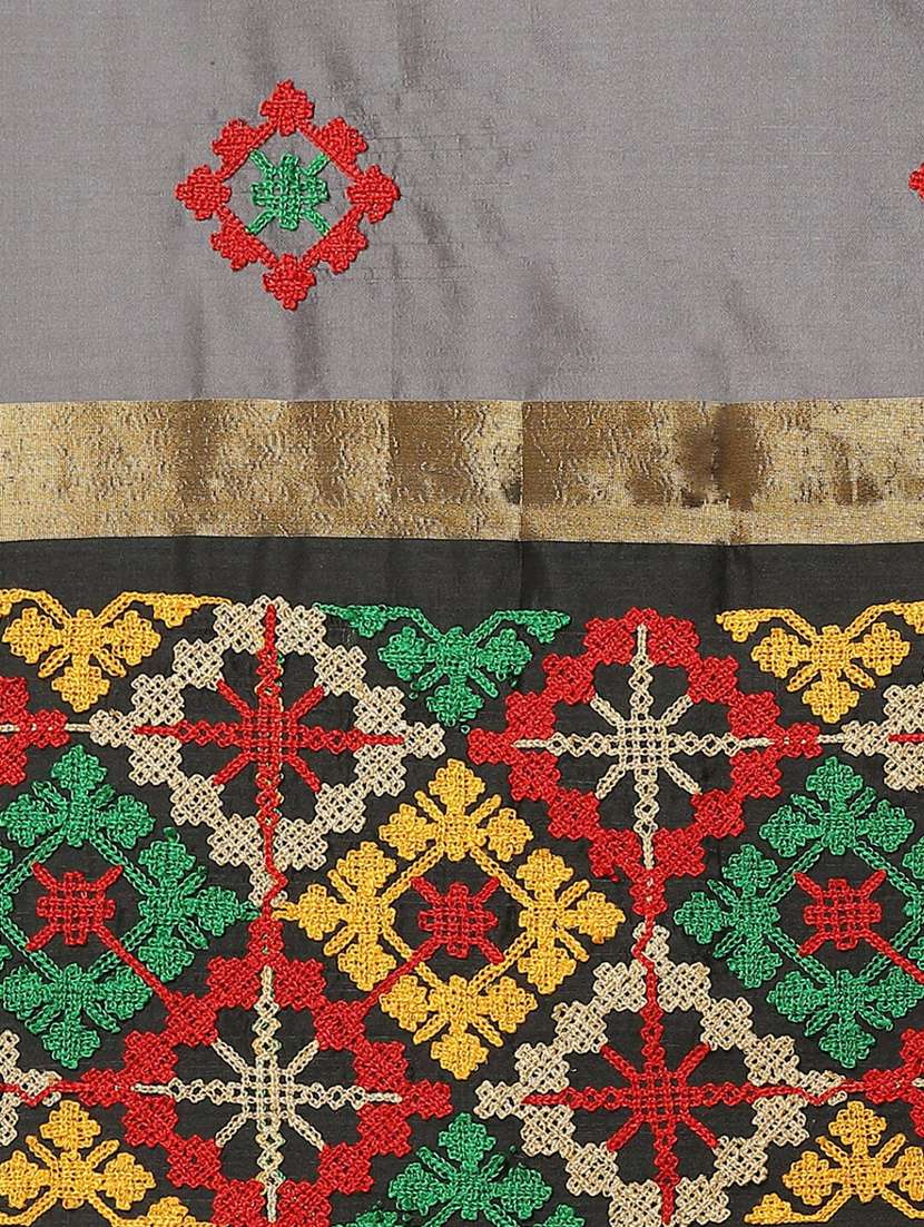 women's embroidered saree - 19473368 -  Standard Image - 4