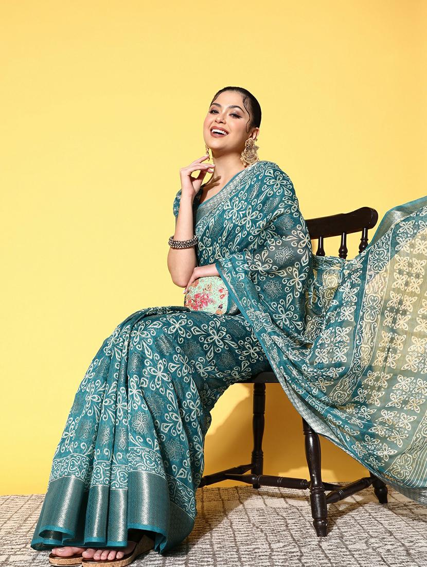 self design florals printed saree with blouse - 19473643 - Standard Image - 4