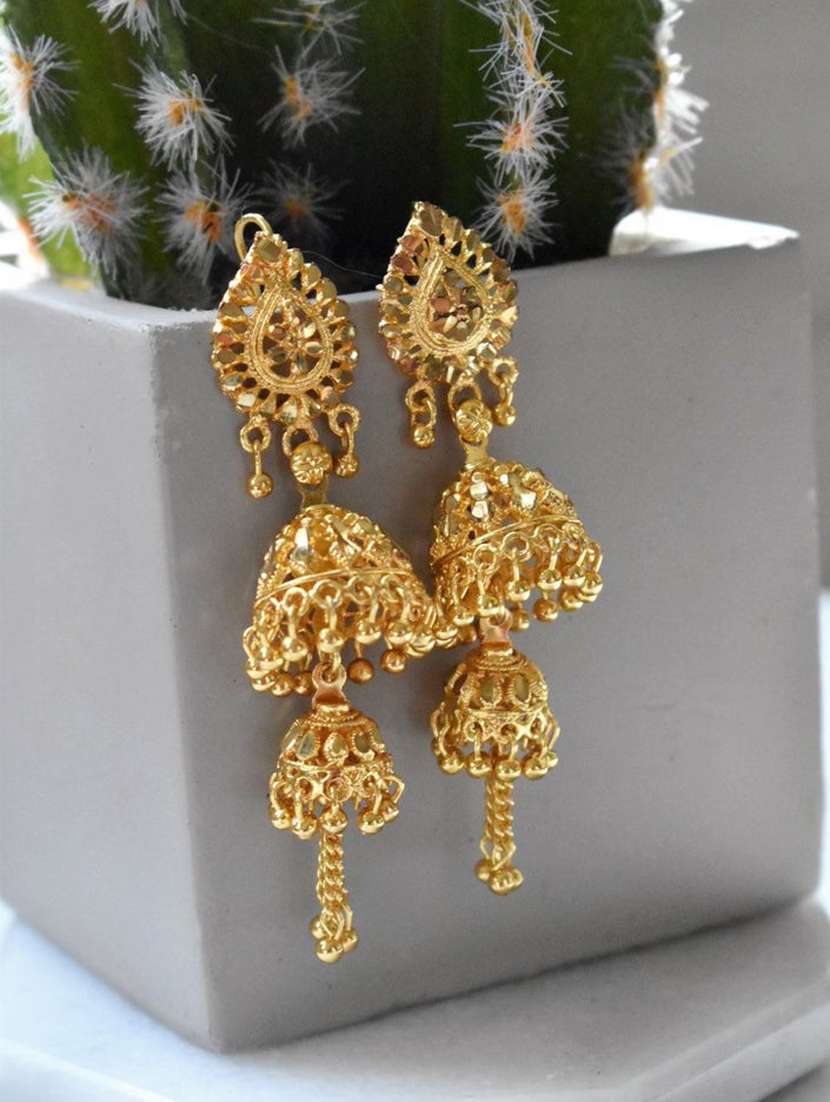 gold alloy jhumka earring