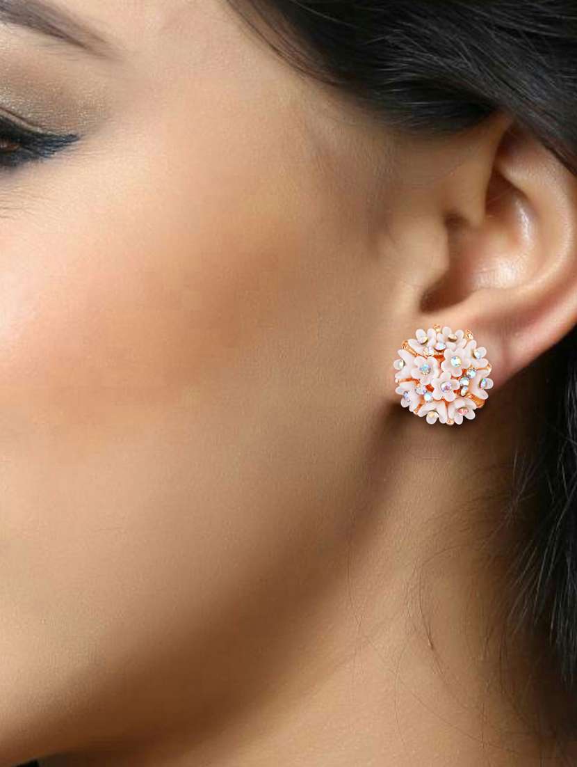 white brass studs earring - 19495437 -  Standard Image - 1
