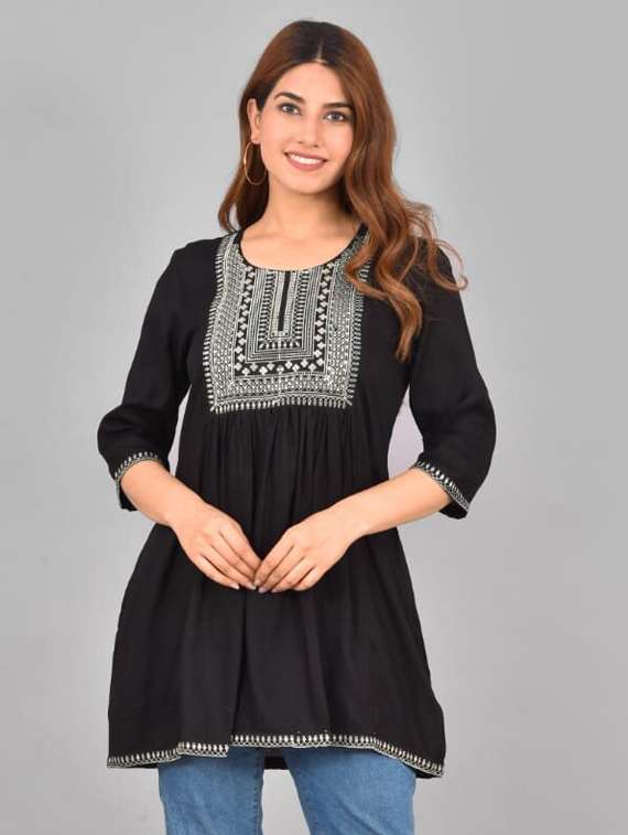 black self design tunic