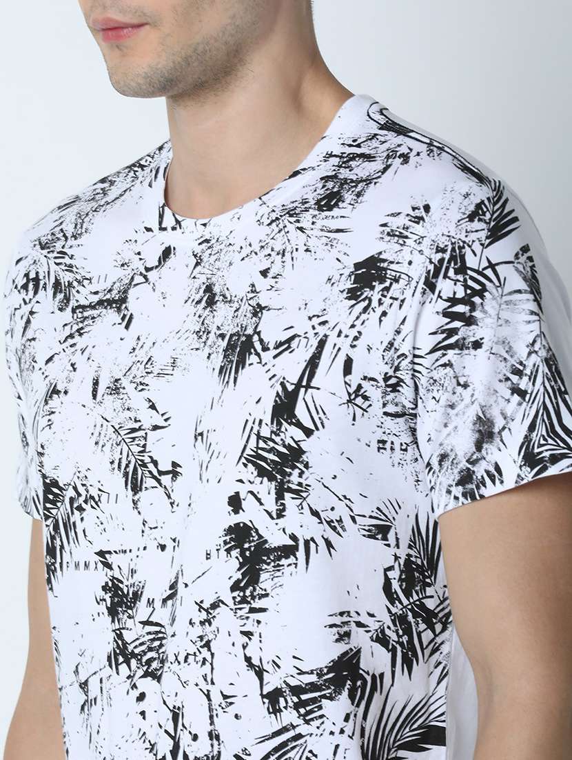 men crew neck front print t-shirt - 19581973 -  Standard Image - 4