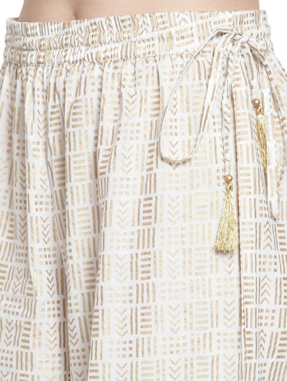 white printed flared palazzo - 19600788 - Standard Image - 4
