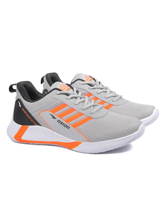 men lace up sports shoes