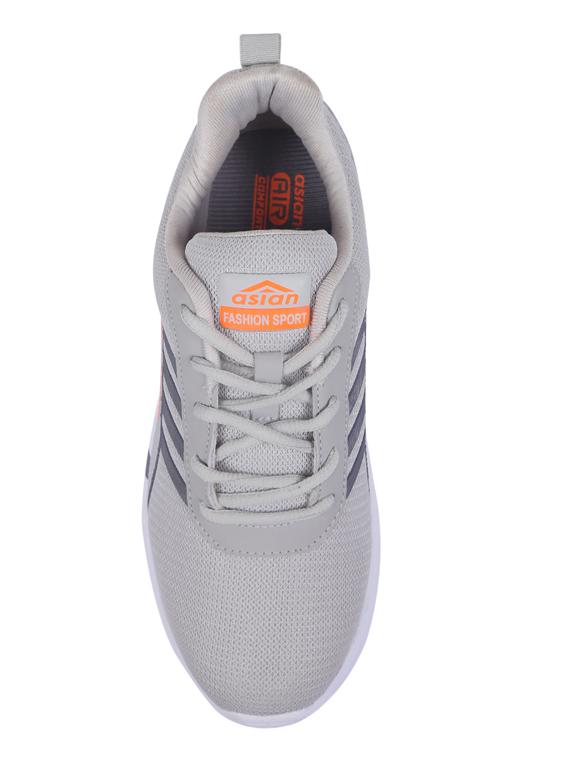 men lace up sports shoes - 19607959 - Standard Image - 4