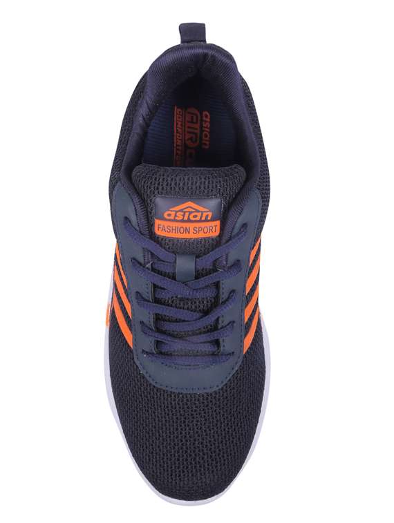 men lace up sports shoes - 19607960 -  Standard Image - 4