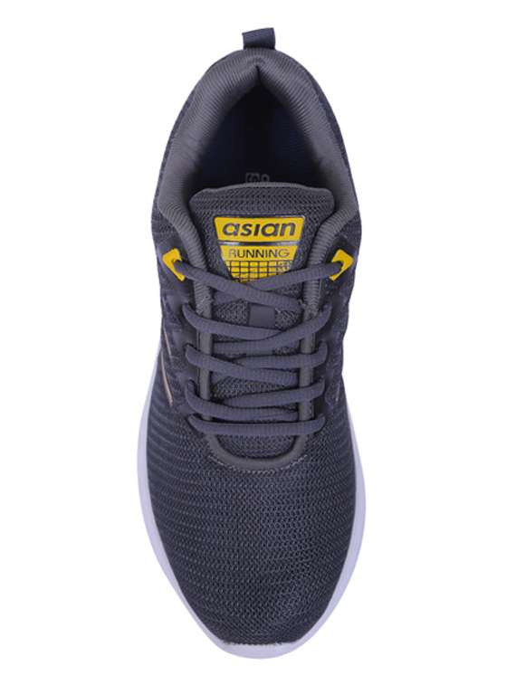 men lace up sports shoes - 19607964 - Standard Image - 4
