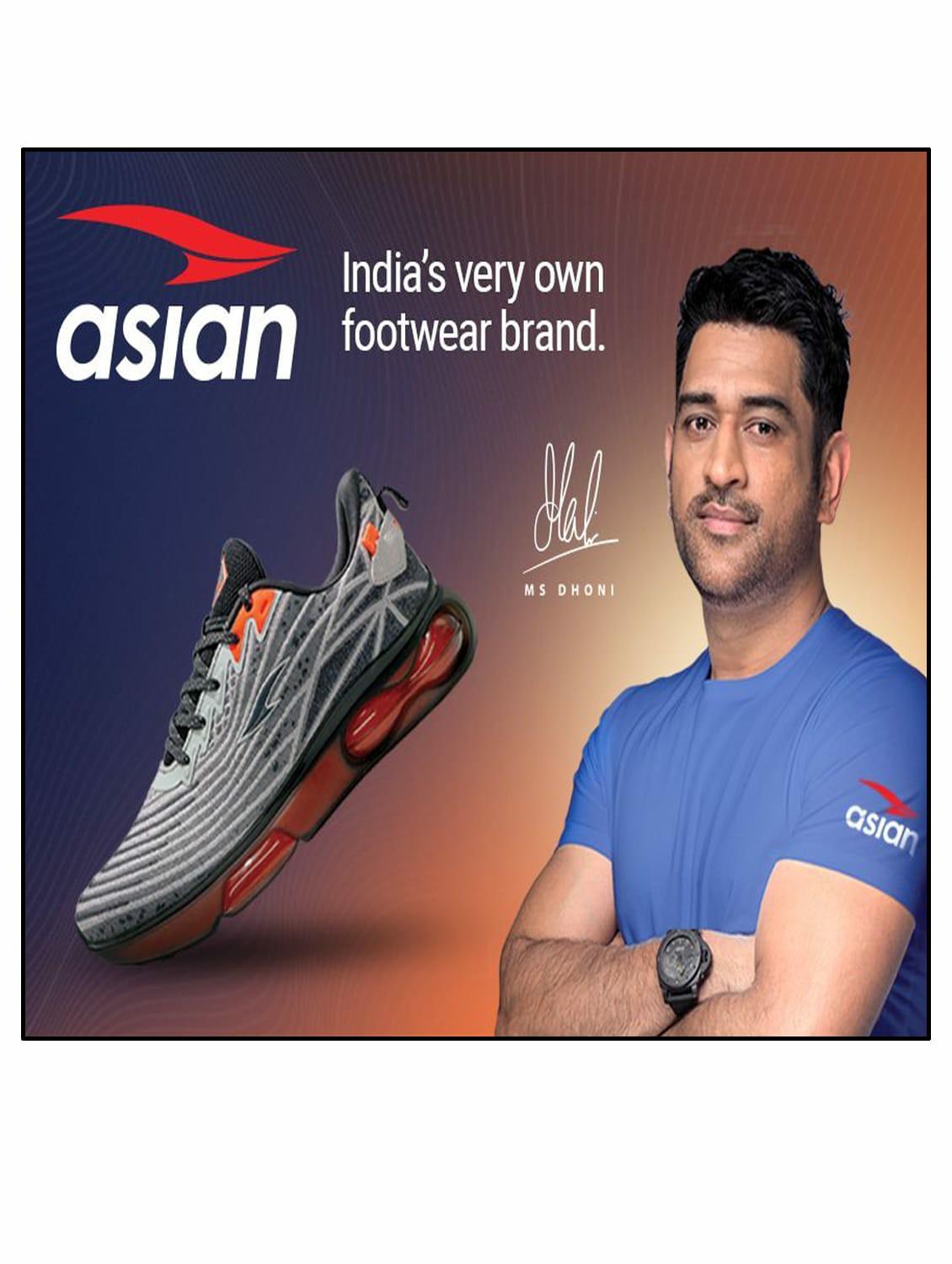 men lace up sports shoes - 19607979 - Standard Image - 1