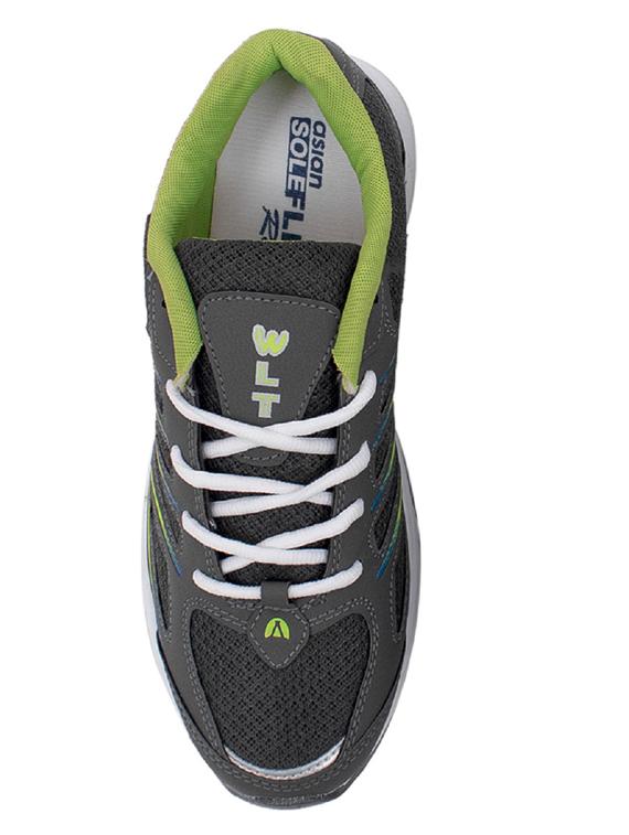 men lace up sports shoes - 19607979 - Standard Image - 4