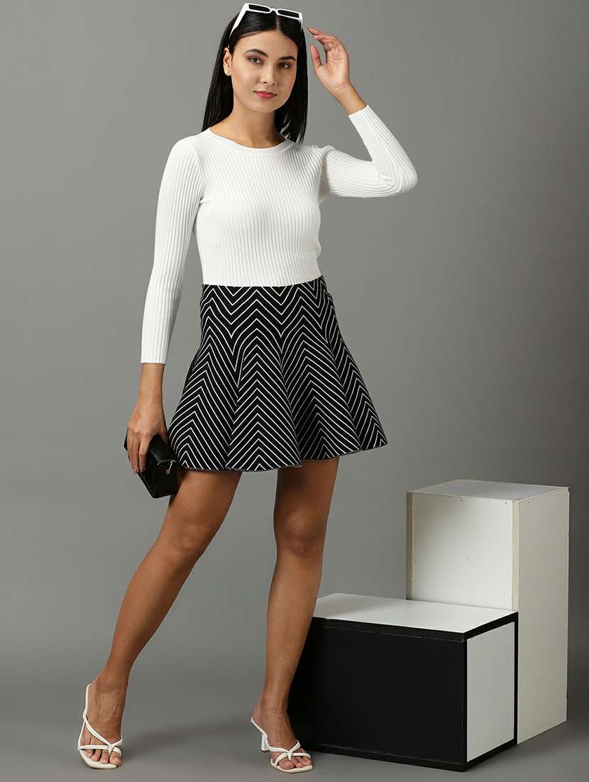 mid rise chevron print flared skirt - 19621882 -  Standard Image - 4