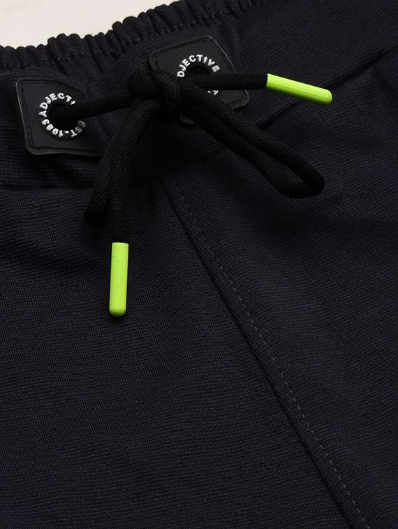 black solid sports short - 19622631 -  Standard Image - 4