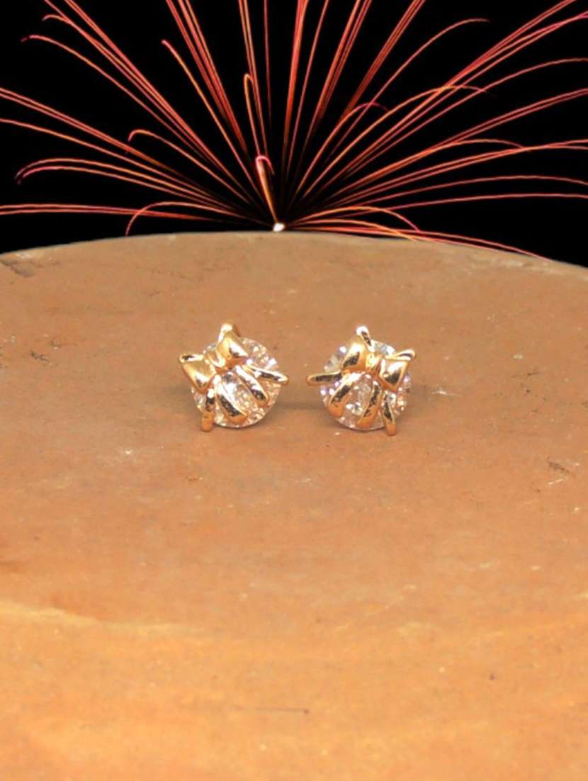white brass studs earring - 19667190 - Zoom Image - 0