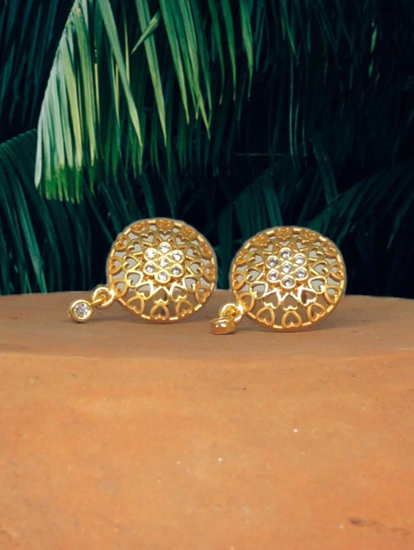 white brass studs earring - 19667192 - Zoom Image - 0