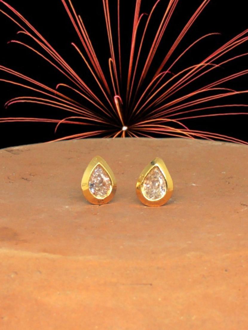 white brass studs earring - 19667204 - Zoom Image - 0