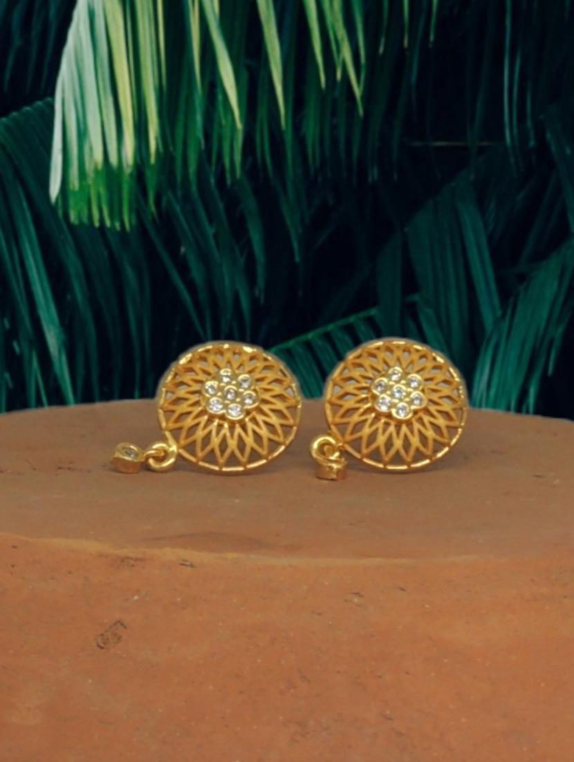 white brass studs earring - 19667215 - Zoom Image - 0