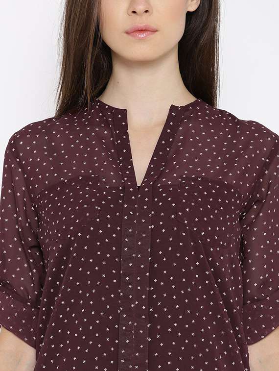 notch neck printed regular top - 19668986 -  Standard Image - 4